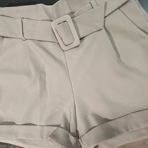 Khaki shorts with belt